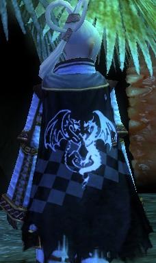 File:Guild The Black And White Dragons cape.jpg